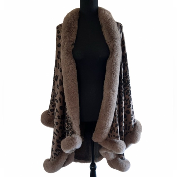 Leopard Print Faux Fur Trim Cape - Picture 2 of 6